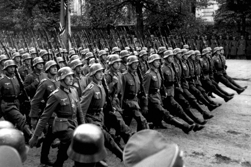 Sejarah Perang Dunia Kedua dimulai ketika Pasukan Jerman Berbaris masuk menginvasi Polandia